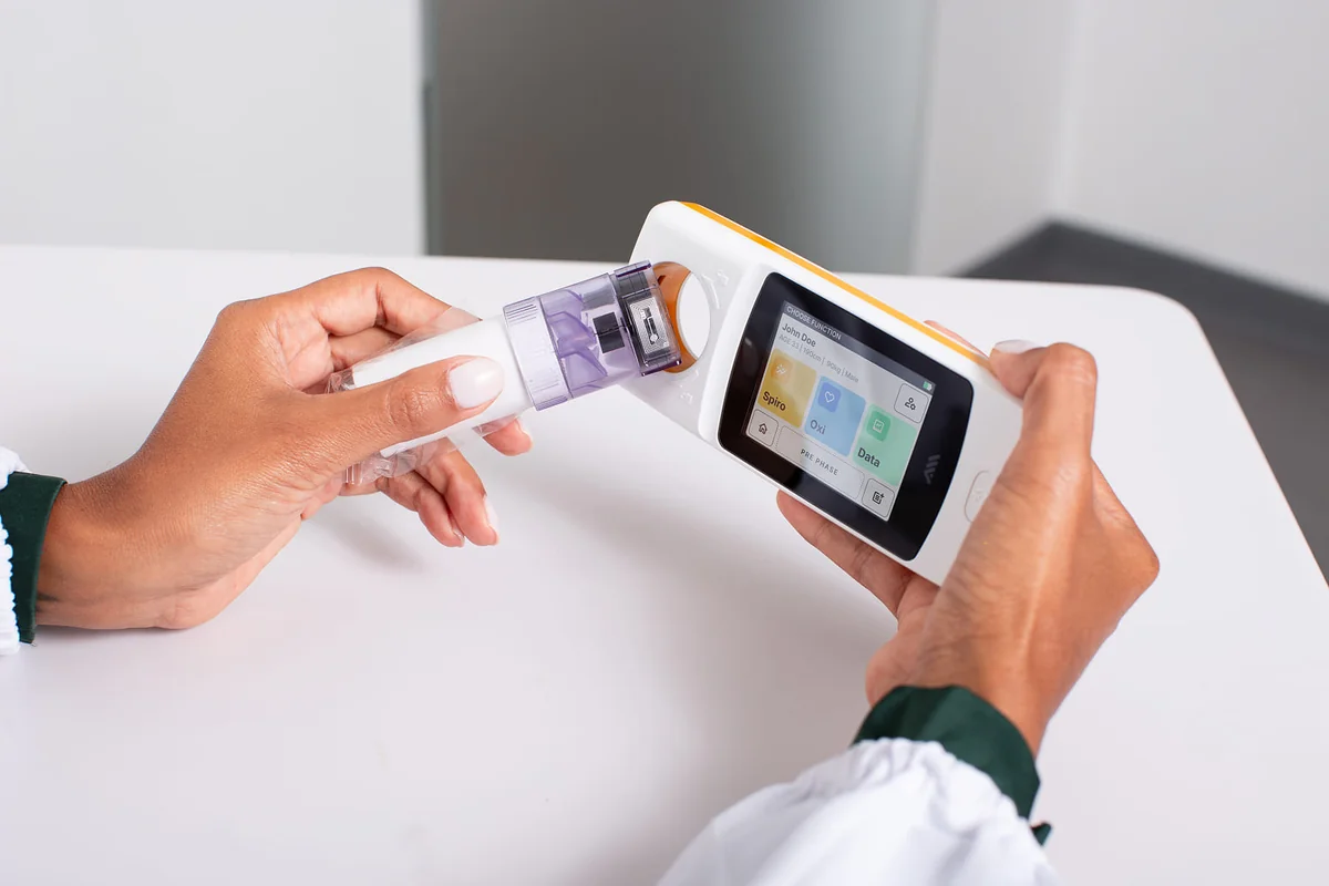 Spirobank II Plus spirometer with oximetry - Alternative view